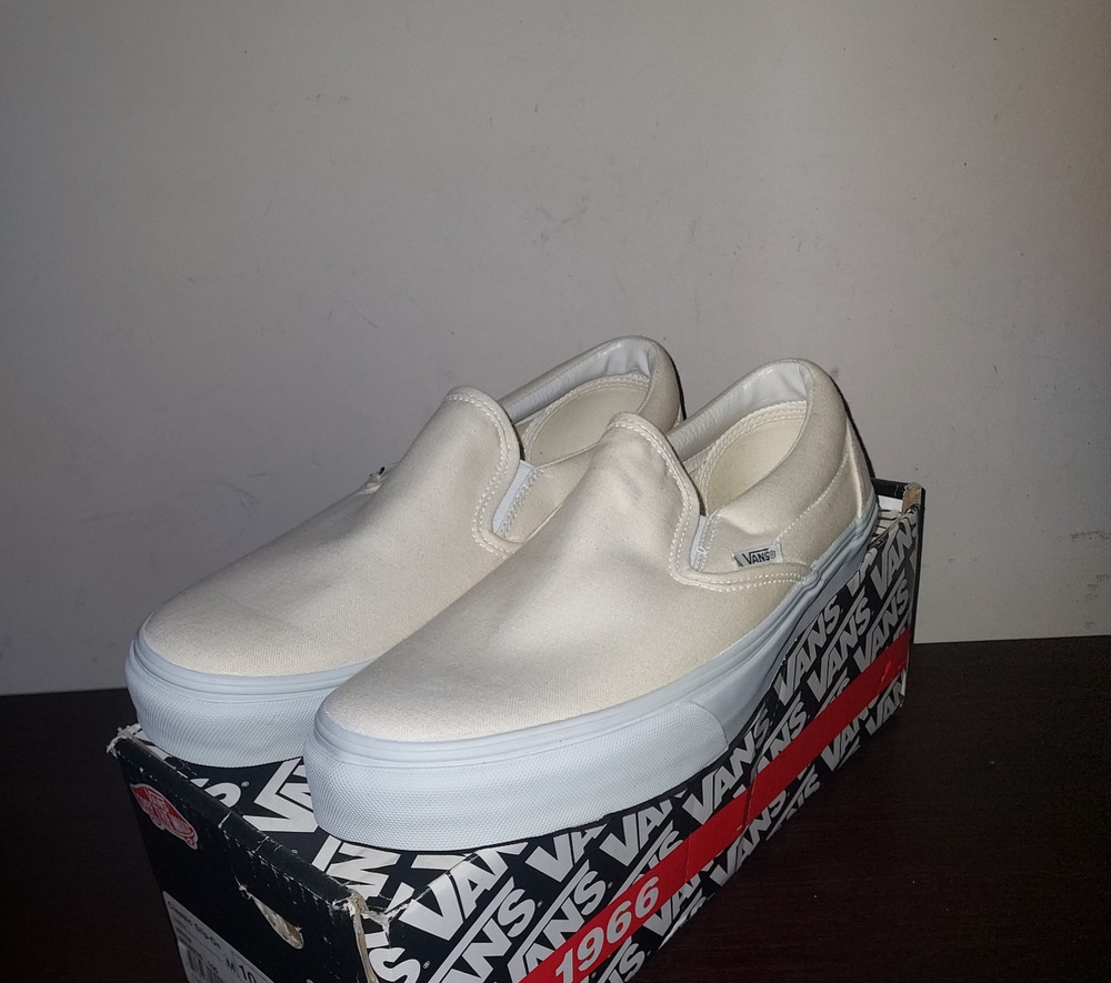 Vans Slip On Sneakers Men's 10.5 Classic Canvas Skateboarding Athletic White